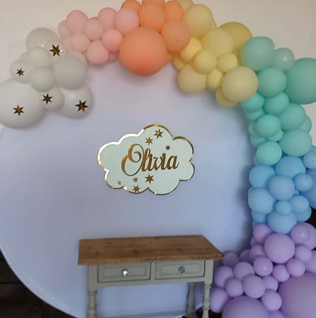Fotocall de baby shower con nubes y estrellas en tonos pastel en Gran Canaria