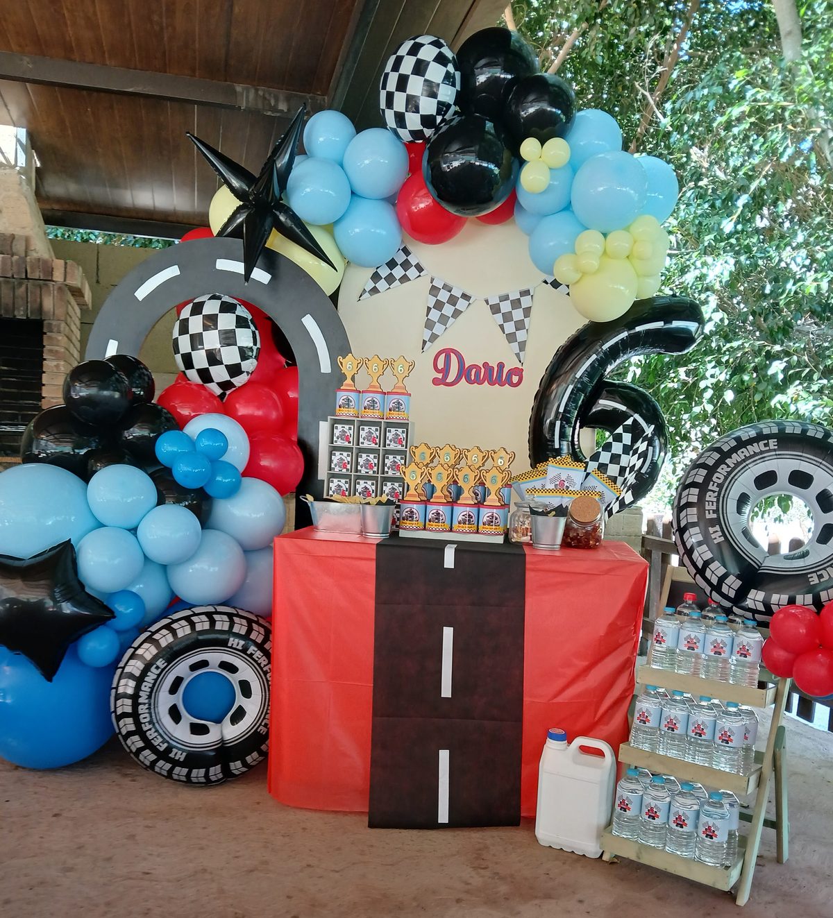 Mesa dulce temática con globos para cumpleaños en Gran Canaria