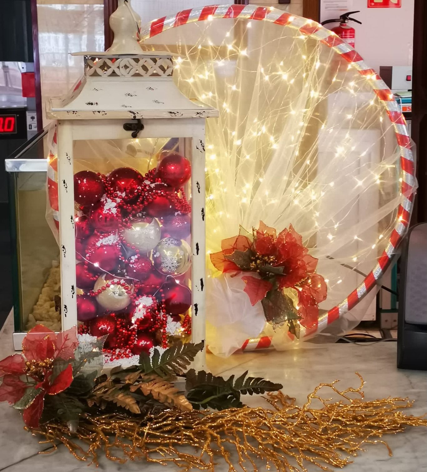 Detalle decorativo navideño para evento corporativo