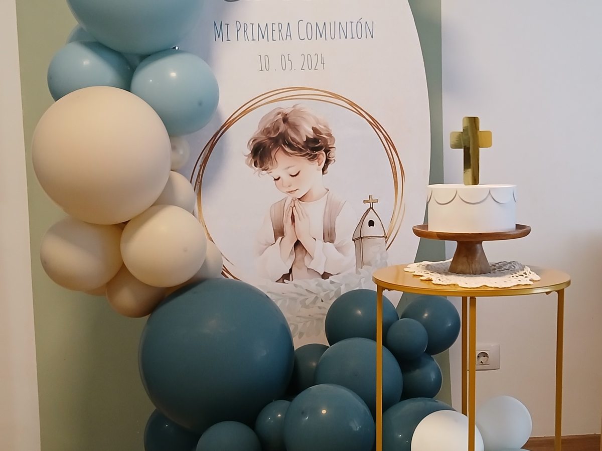 Decoración de primera comunión con fotocall, globos y detalles personalizados en Gran Canaria